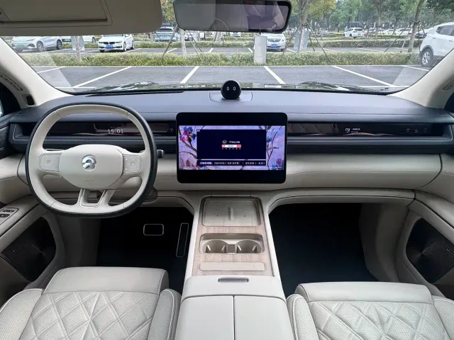 Nio ES8 — Фото автомобиля 10