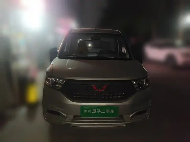 Wuling Hongguang V — Фото автомобиля 2
