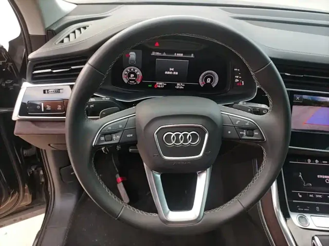 Audi Q7 — Фото автомобиля 10