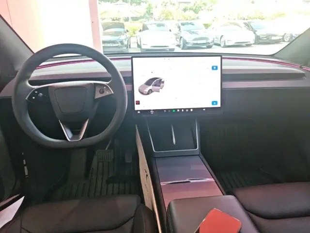 Tesla Model Y L — Фото автомобиля 9