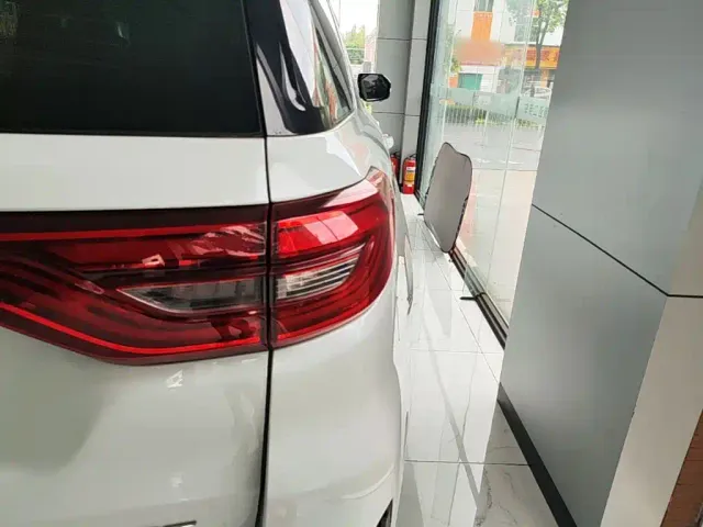 Changan CS95 — Фото автомобиля 7