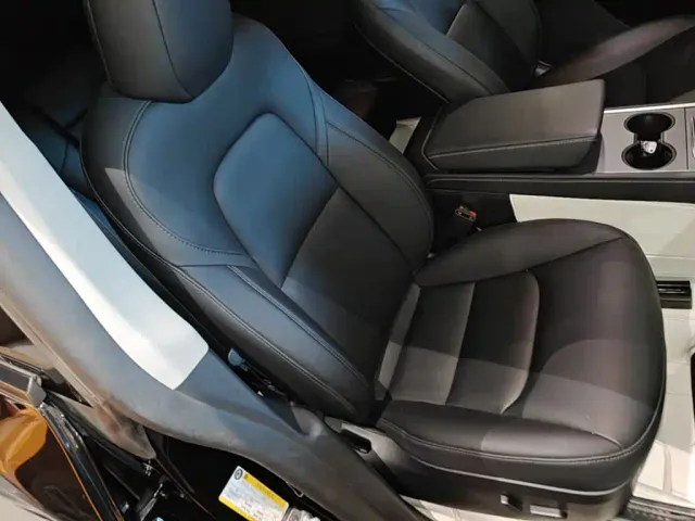 Tesla Model Y — Фото автомобиля 24