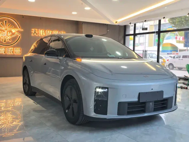Li Auto i6 — Фото автомобиля 3