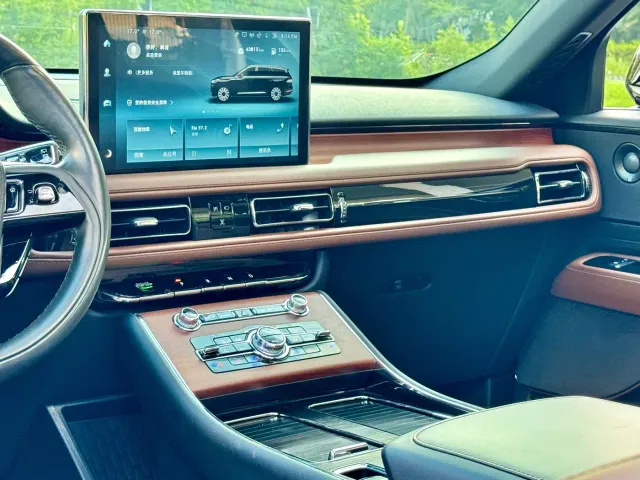 Lincoln Aviator — Фото автомобиля 12