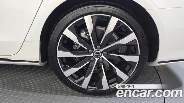 Volvo S90 — Фото автомобиля 21