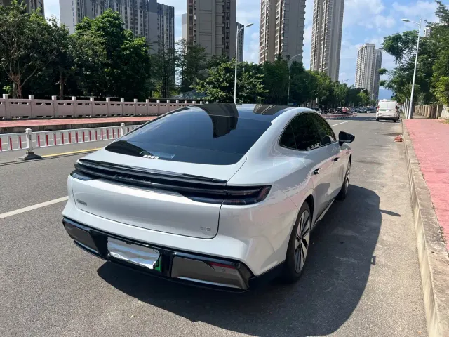 Geely Galaxy E8 — Фото автомобиля 9