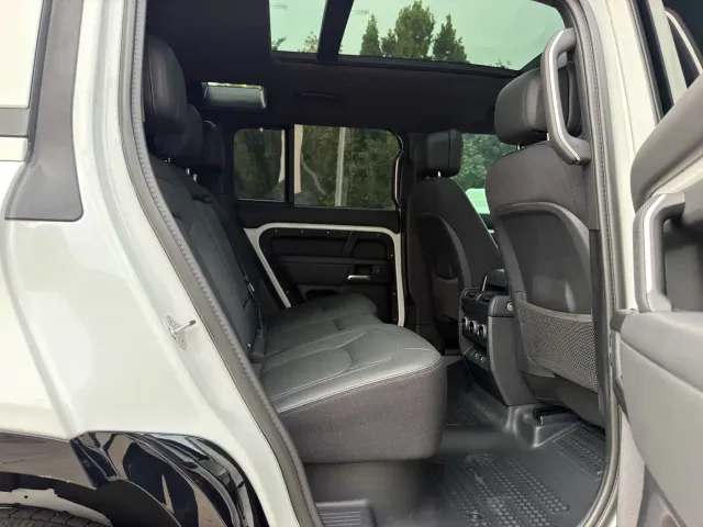 Land Rover Defender — Фото автомобиля 11