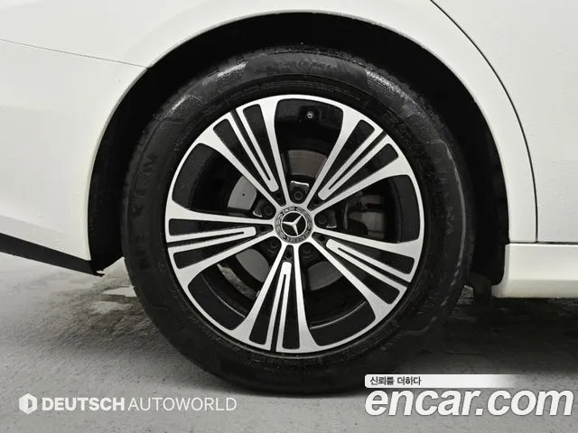 Mercedes-Benz E-Class — Фото автомобиля 5