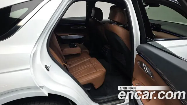 Genesis GV70 — Фото автомобиля 18