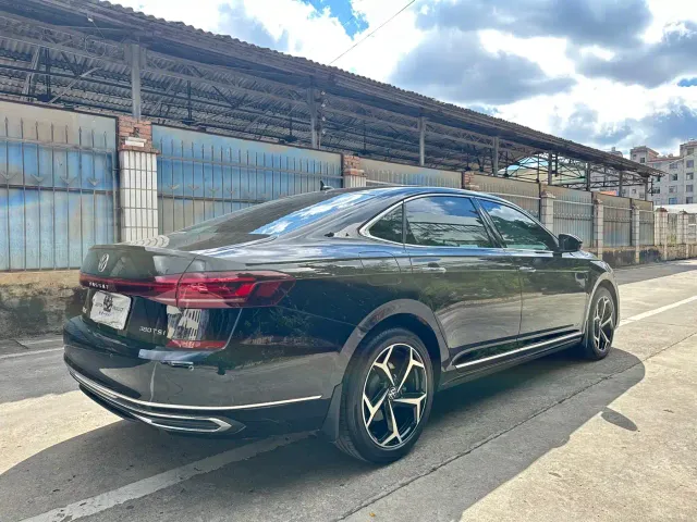 Volkswagen Passat — Фото автомобиля 7