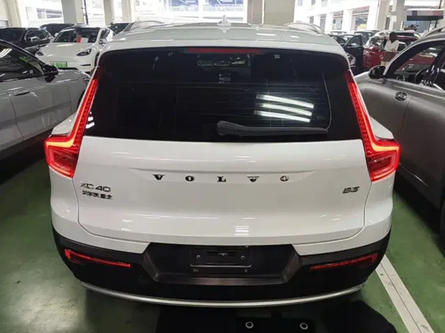 Volvo XC40 — Фото автомобиля 5