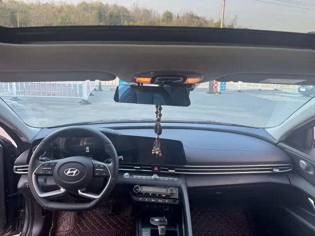 Hyundai Elantra — Фото автомобиля 12