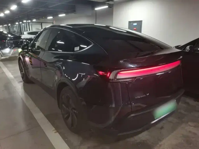 Tesla Model Y — Фото автомобиля 4