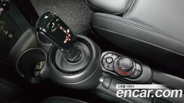 Mini Cooper Cooper 5 дверей Classic Plus — Фото автомобиля 9
