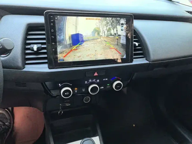 Honda Fit — Фото автомобиля 12