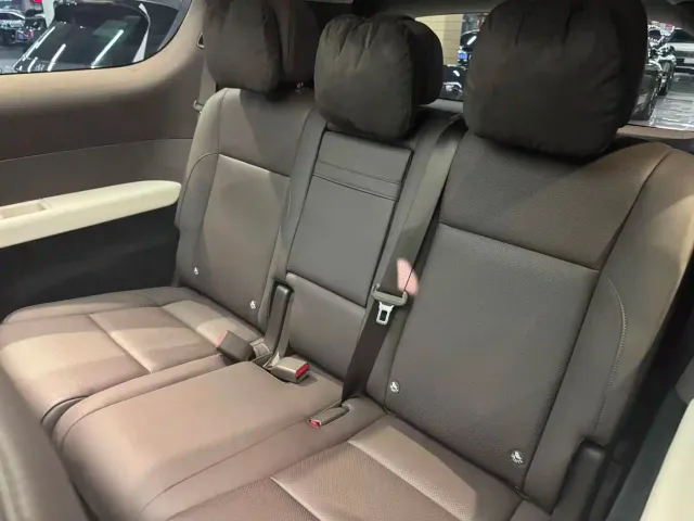 Li Auto MEGA — Фото автомобиля 11