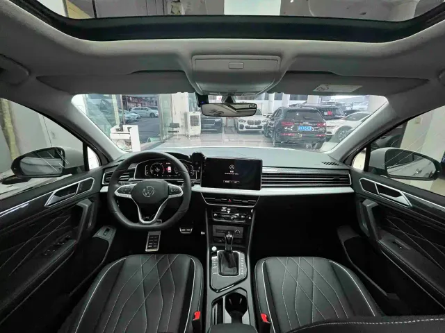 Volkswagen Tiguan L — Фото автомобиля 12