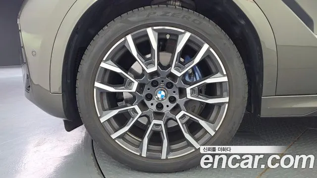 BMW X6 xDrive40i M Sport — Фото автомобиля 5