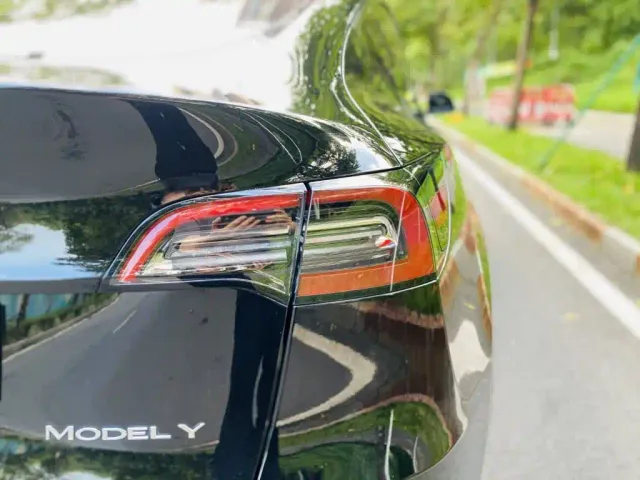 Tesla Model Y — Фото автомобиля 3