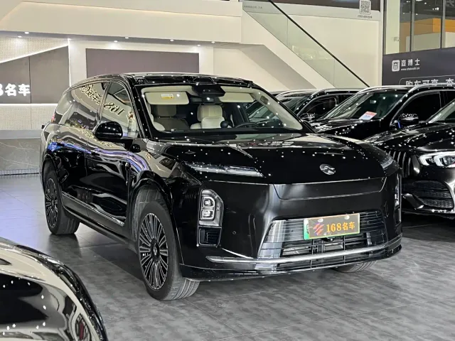 Nio ES8 — Фото автомобиля 3