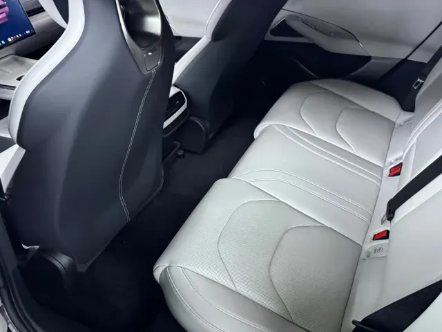 Xiaomi SU7 — Фото автомобиля 14