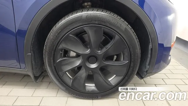Tesla Model Y — Фото автомобиля 6