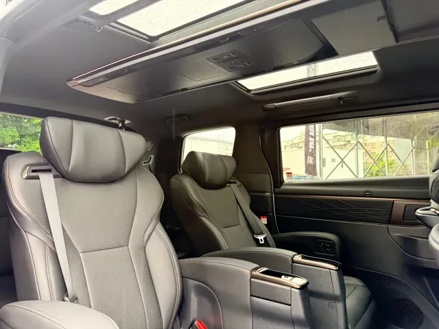 Toyota Alphard — Фото автомобиля 12