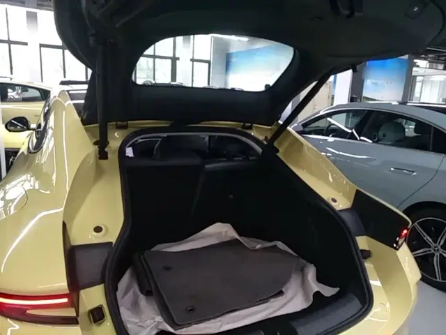 IM Motors L6 — Фото автомобиля 18