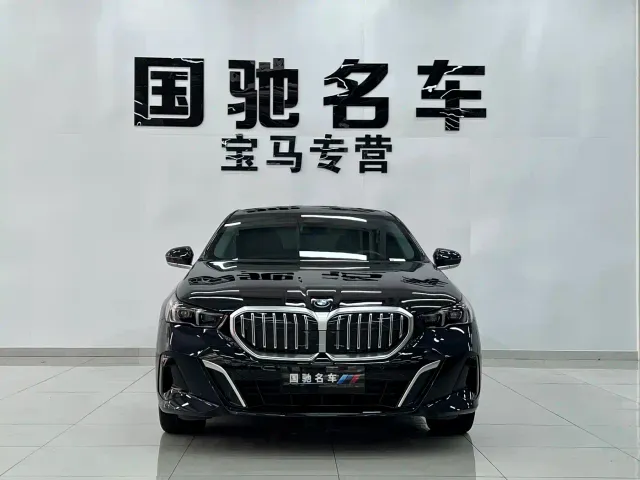 BMW 5 Series — Фото автомобиля 3