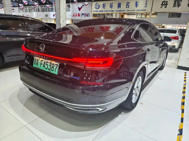 Volkswagen Passat — Фото автомобиля 16