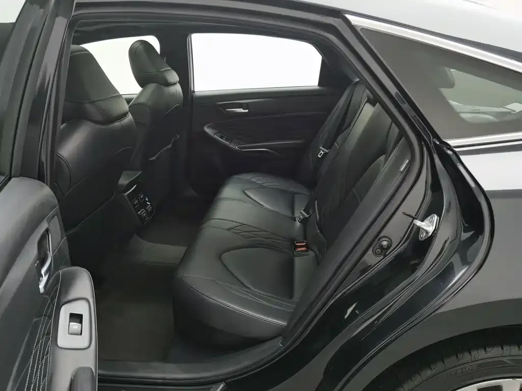 Toyota Avalon 2022 Hybrid 2.5L XLE Premium Edition — Фото автомобиля 15