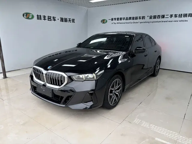Фотография автомобиля — BMW 5 Series