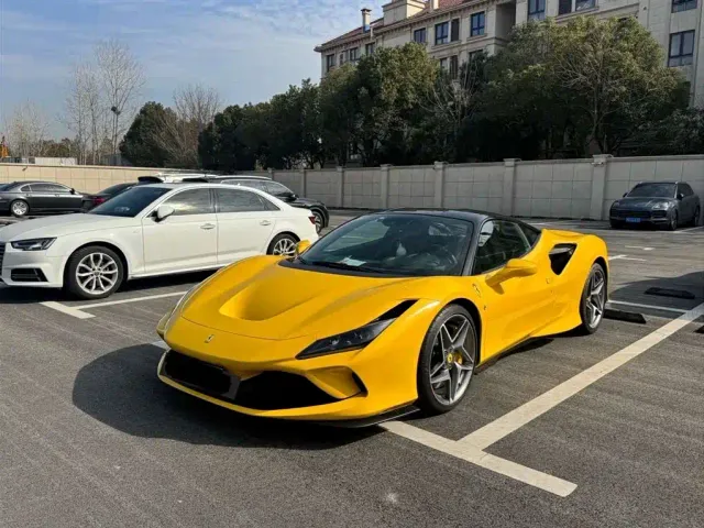 Фотография автомобиля — Ferrari F8
