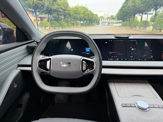 Geely Galaxy E8 — Фото автомобиля 4