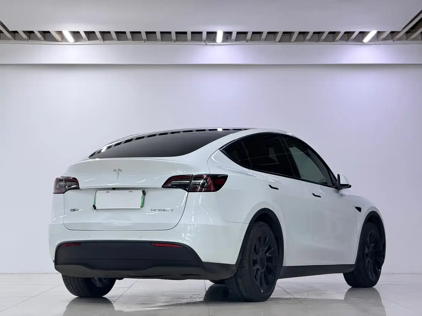 Tesla Model Y 2022 Facelift Rear-Wheel Drive Version — Фото автомобиля 11