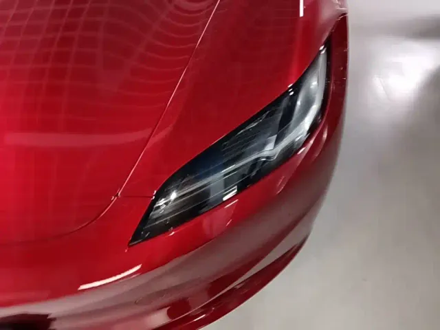Tesla Model 3 — Фото автомобиля 23
