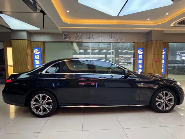 Mercedes-Benz E-Class — Фото автомобиля 4
