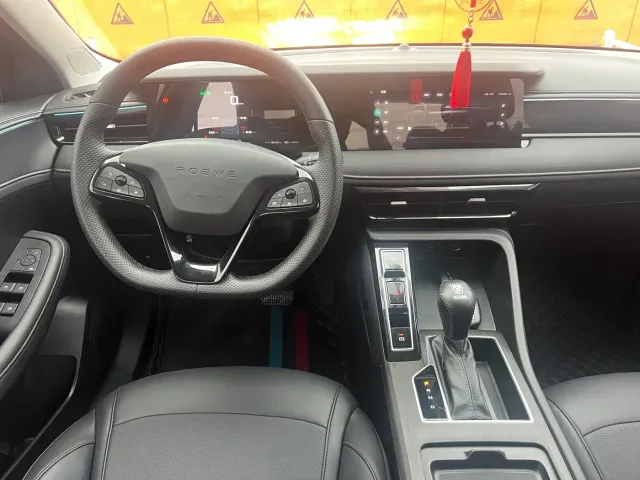 Roewe i5 — Фото автомобиля 9