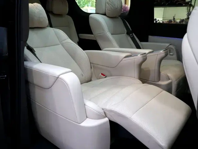 Li Auto MEGA — Фото автомобиля 11