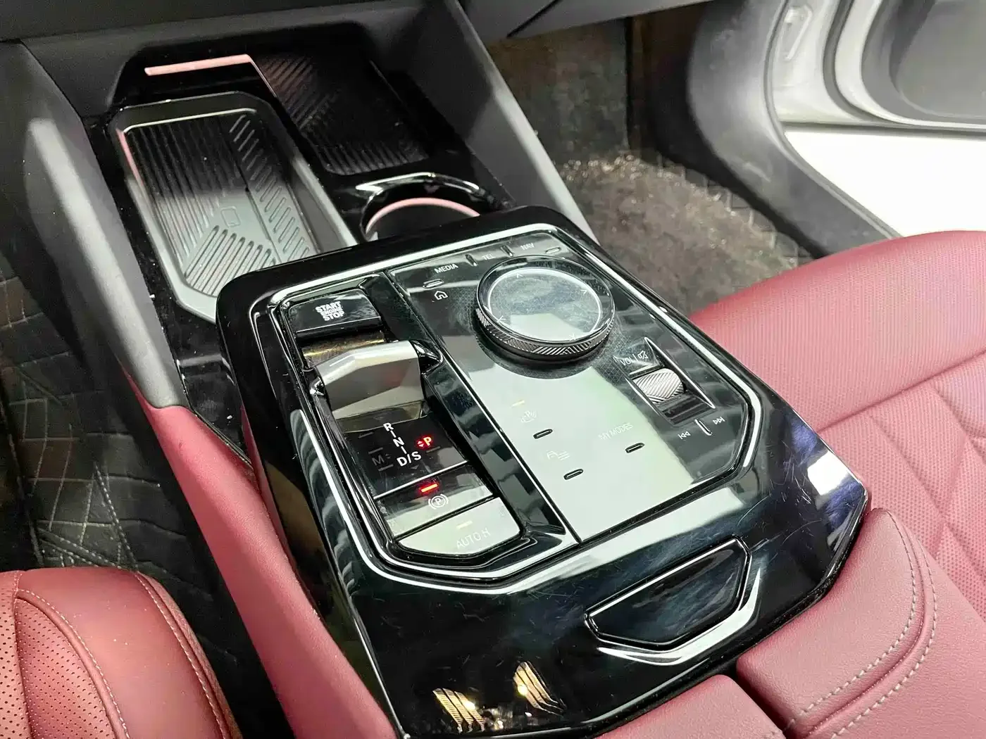 BMW BMW 5 Series 2025 525Li M Sport Package — Фото автомобиля 17