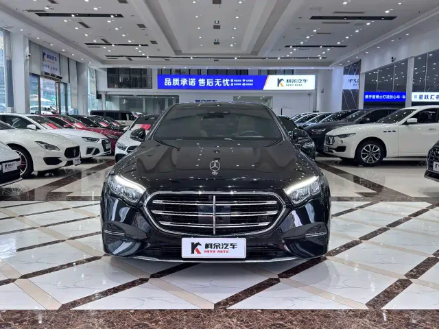 Mercedes-Benz E-Class — Фото автомобиля 3
