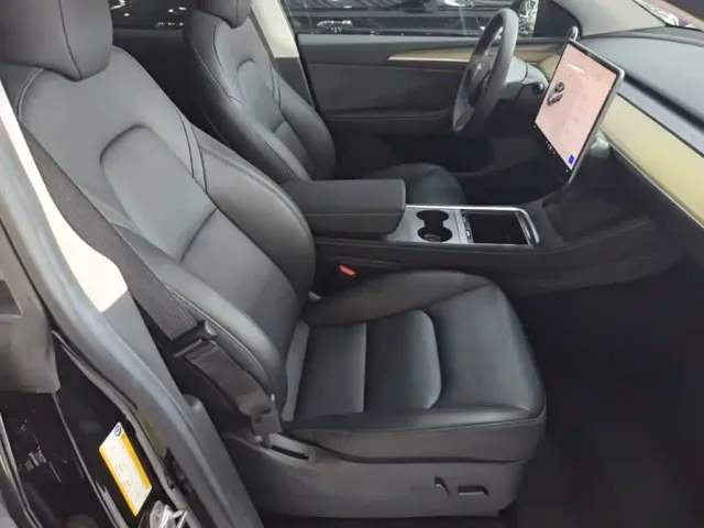 Tesla Model Y — Фото автомобиля 24