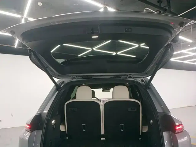 Li Auto L8 — Фото автомобиля 18