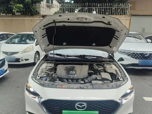 Mazda Axela — Фото автомобиля 19