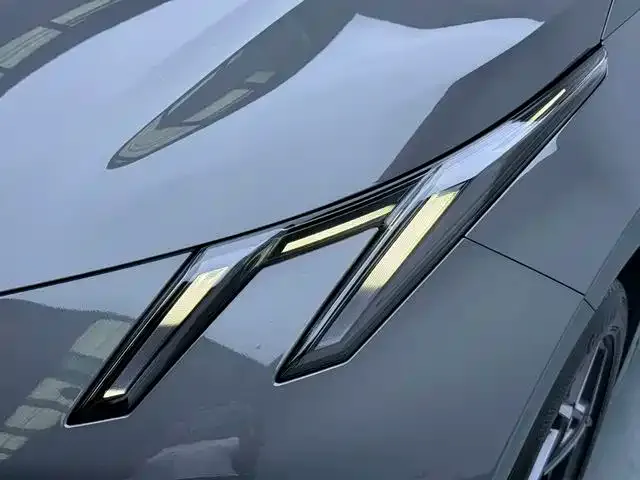 Lynk & Co Z20 — Фото автомобиля 10