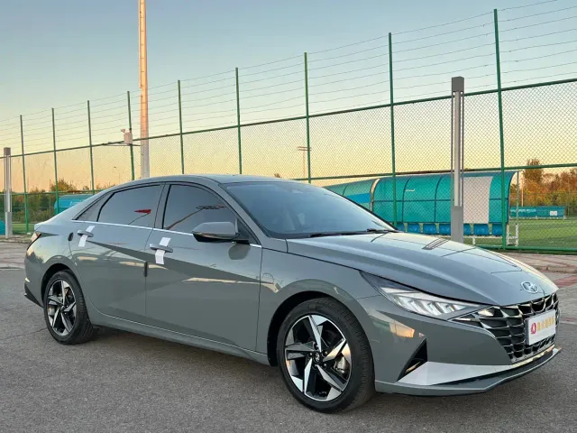 Hyundai Elantra — Фото автомобиля 3