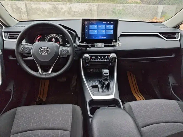 Toyota RAV4 — Фото автомобиля 9