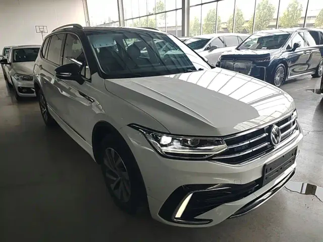 Volkswagen Tiguan L PHEV — Фото автомобиля 3