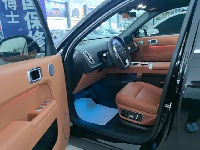 Li Auto L7 — Фото автомобиля 15