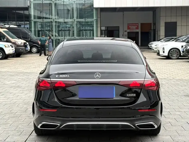 Mercedes-Benz E-Class — Фото автомобиля 8